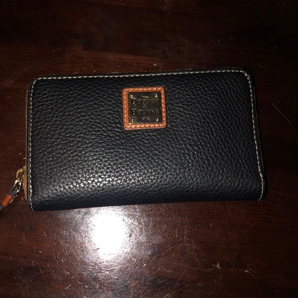 Dooney & Bourke Handbags - New with tags Dooney & bourke wallet